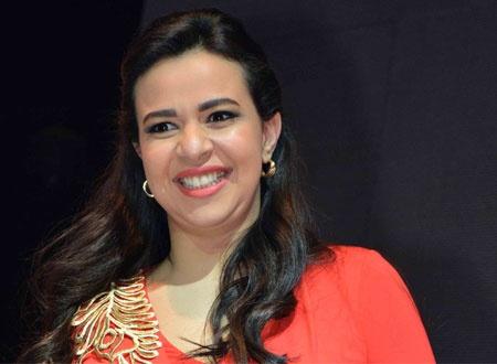 خبير تجميل زفاف إيمي سمير غانم يكشف حقيقة تقاضيه مبلغاً ضخماً منها!