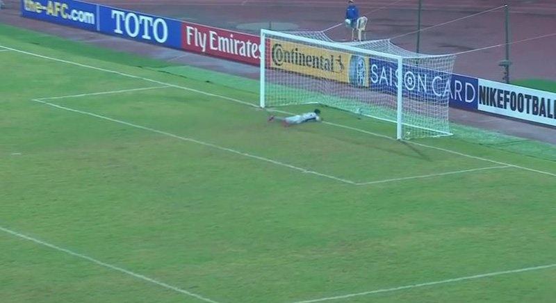 فيديو- ايقاف حارس مرمى لمدة عام بعد استقبال شباكه لهذا الهدف