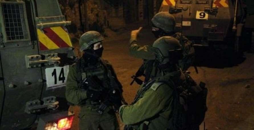 الاحتلال يعتقل فتى ويستدعي شابا في بيت لحم