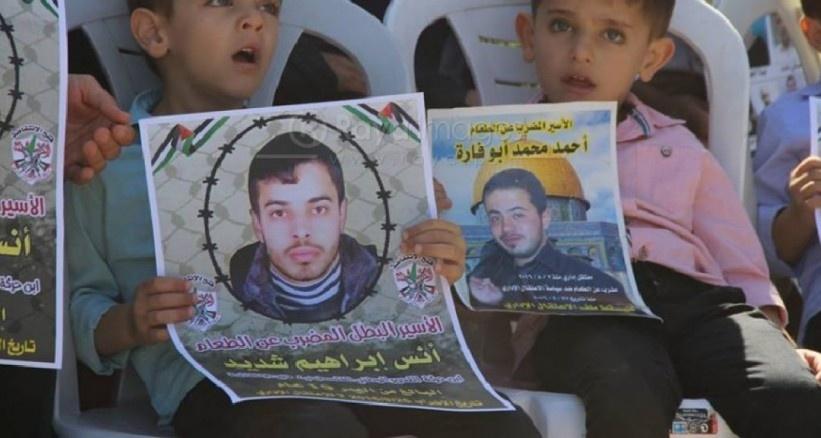 الاحتلال يهدد باستخدام التغذية القسرية بحق الأسيرين شديد وأبو فارة