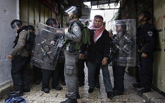 اقتحام محال تجارية في باب حطة بالقدس