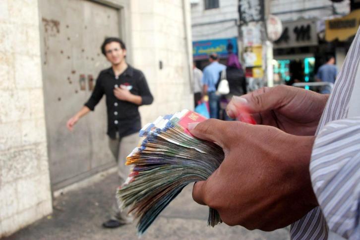 المالية:  صرف  رواتب الموظفين  اليوم