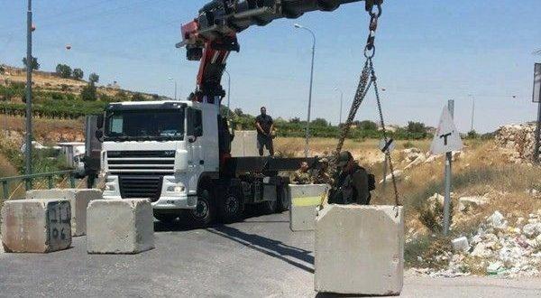 بيت لحم: الاحتلال يغلق مدخل قرية مراح رباح الجنوبي بالمكعبات الإسمنتية