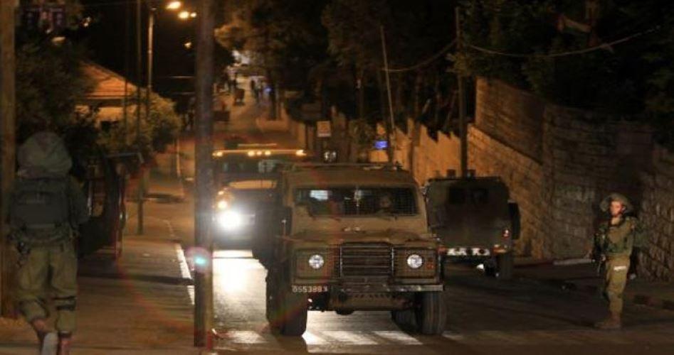 إصابات واعتقال 15 مواطنًا بمداهمات بالضفة