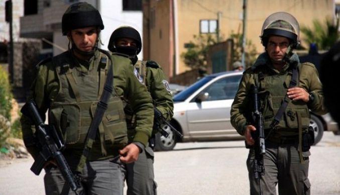 الاحتلال يقتحم خيمة التضامن مع الأسير حمور في جبع