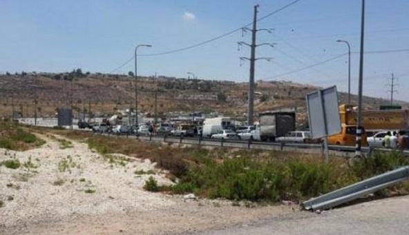 الاحتلال يغلق مدخل النبي صالح شمال غرب رام الله