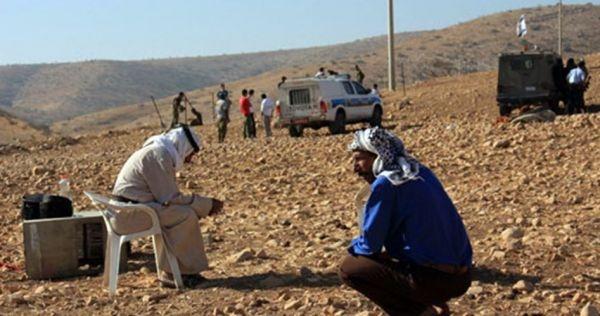 الاحتلال يخطر بهدم خيميتين وبركس في مسافر يطا