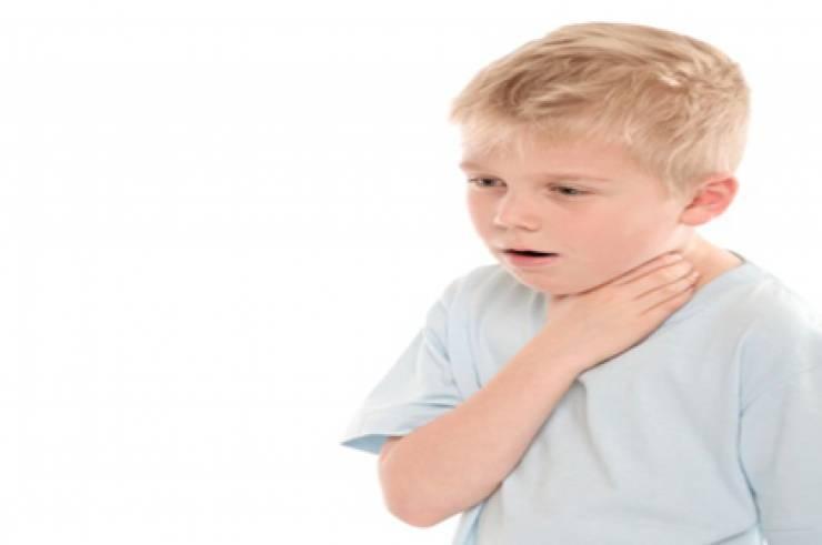 هام جدا.. ماذا تفعل عندما يبتلع طفلك شيئاً؟