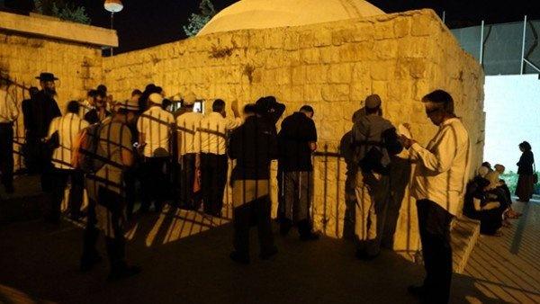 مستوطنون يقتحمون مقام يوسف شرق نابلس