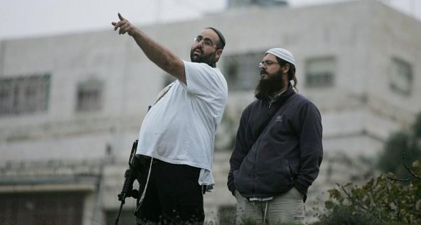 مستوطن يحاول دهس طفلين من بيت أمر