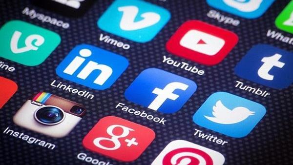 لمستخدمي أكثر من 7 مواقع تواصل اجتماعي..احذروا الاكتئاب