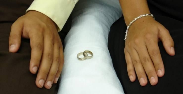 سيدة تطلب الطلاق من زوجها بعد الليلة الأولى من زواجهما!