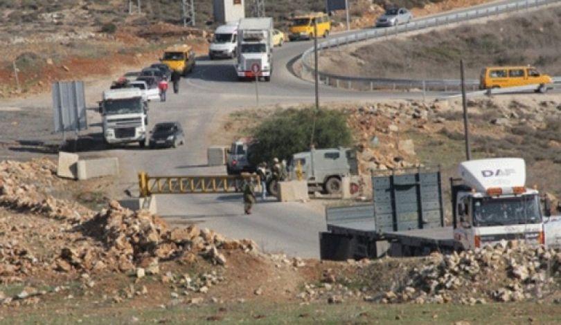 الاحتلال يعتقل مواطنا من بني نعيم وينصب حواجز على مدخلي إذنا والظاهرية