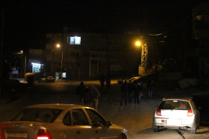 الاحتلال يداهم عددا من منازل بلدة دورا قرب الخليل