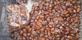 إتلاف 1200 كيلوغرام من البلح الفاسد في جنين