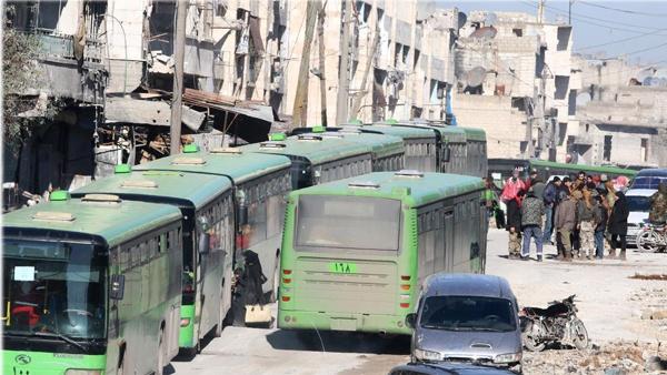حافلات الإجلاء تدخل شرقي حلب مجددا