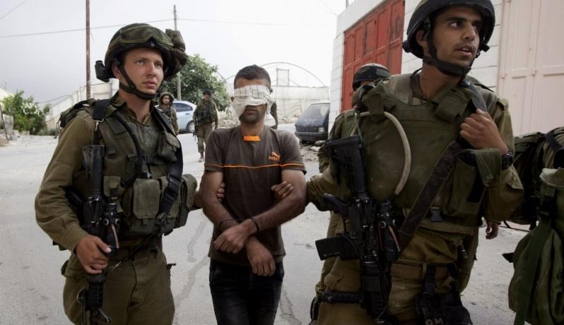 اعتقال شاب قرب من معسكر عوفر العسكري