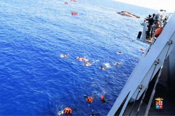 فقدان نحو ستين شخصا بعد غرق سفينة قبالة سواحل اليمن