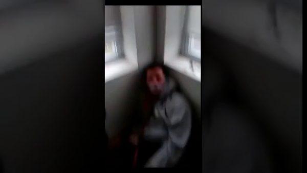 فيديو  | عذبوا معاقا وأجبروه على الشرب من مياه المرحاض!