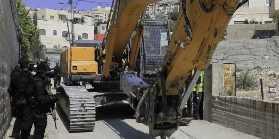 مواطنون يمنعون الاحتلال من هدم منزل في رام الله