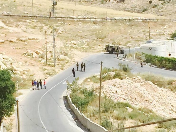 الاحتلال يغلق المدخل الغربي لبلدة تقوع