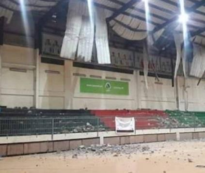 إصابة لاعبين بانهيار سقف ملعب في غزة