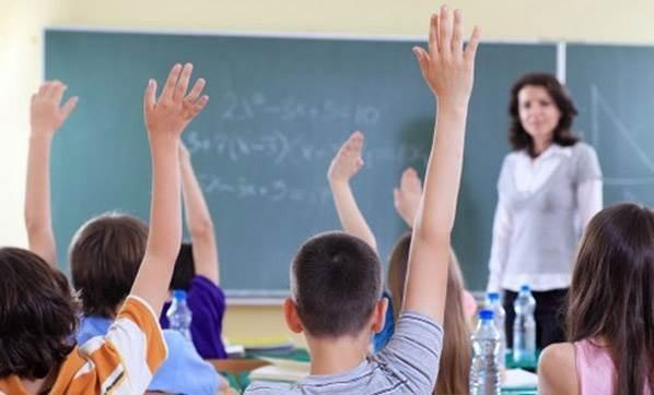 ومن العلم ما قتل- إيقاف معلمة بعد اتهامها بلصق التلاميذ على كراسيهم