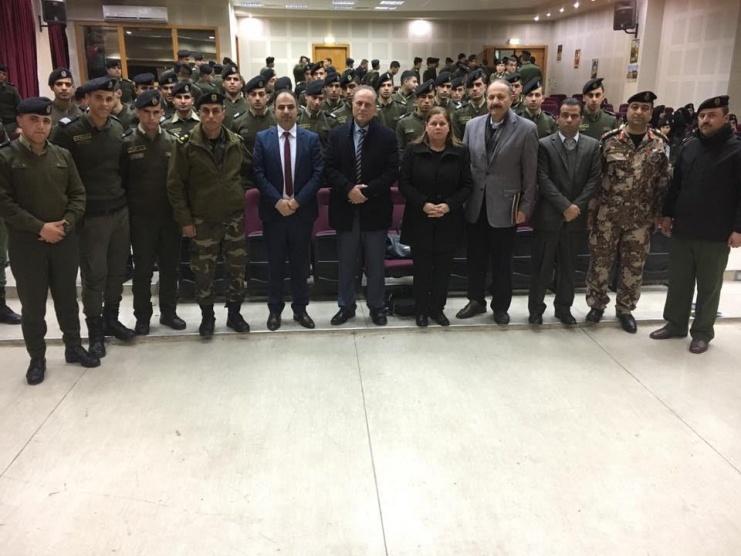 رئيس كلية فلسطين الاهلية الجامعية يقدم محاضرة بعنوان
