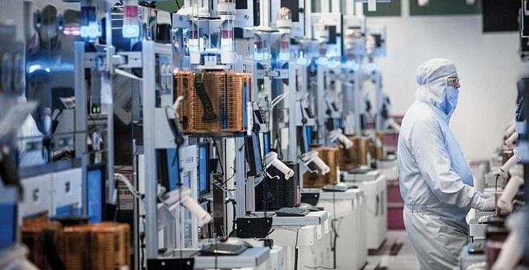 إنتل تتبع قانون مور مع خطة لتصنيع أول رقائق 7 نانومتر هذا العام