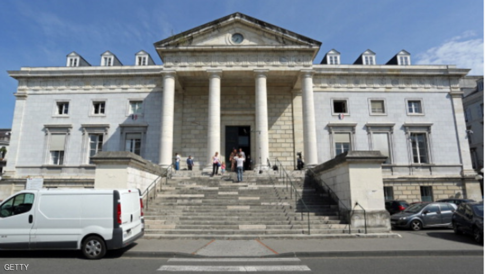 السجن 10 سنوات لـ