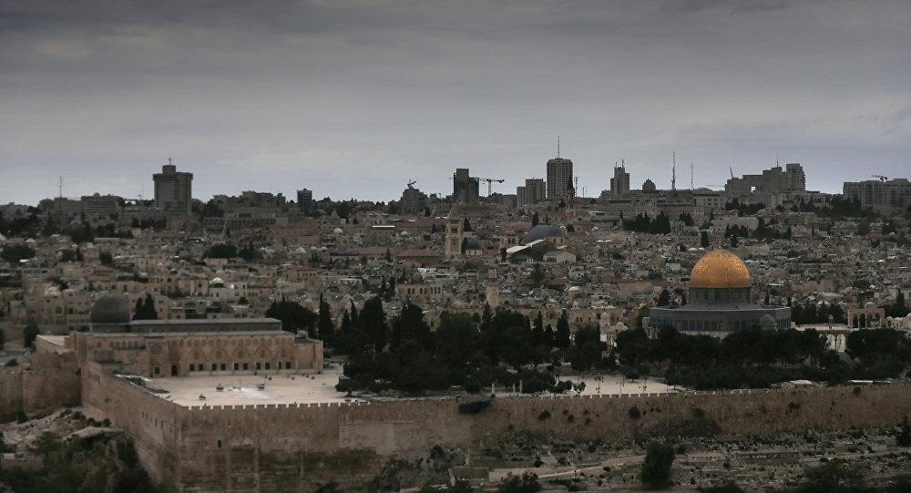 هآرتس: اسرائيل طلبت من ترامب تأجيل نقل السفارة