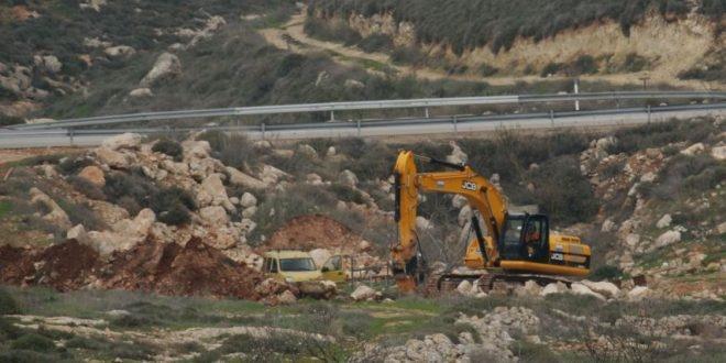 الاحتلال يهدم بركسا ً ويستولي على كرفان في سلفيت