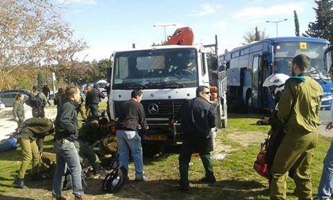 استشهاد المنفذ- 4 قتلى واصابة 15 جنديا في حادث دهس بالقدس