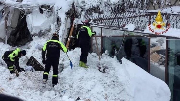 6 ناجين من حادث الانهيار الجليدي في إيطاليا