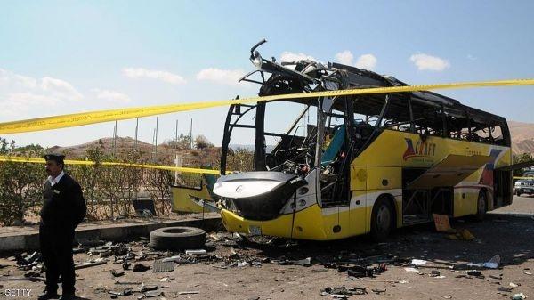 عشرات الضحايا في مصر بانقلاب حافلة في مصر