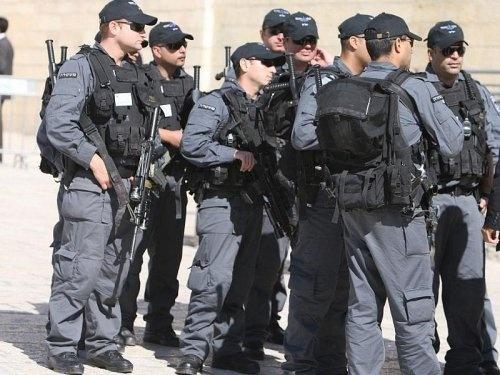 استنفار في الأقصى لمنع الاحتلال من إدخال غرفة متنقلة للمسجد