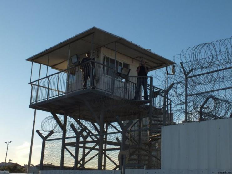 وحدات القمع تقتحم قسم 1 بـ