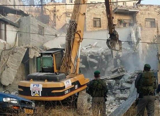 قوات الاحتلال تهدم منزلا قيد الانشاء في قرية العيساوية بالقدس المحتلة