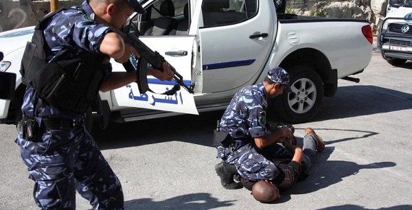 القدس: شرطة ضواحي القدس تقبض على 10 مطلوبين في عناتا