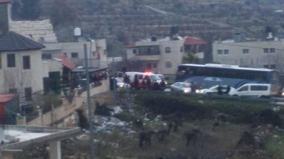 اصابات بحادث سير بين سيارة فلسطينية واسرائيلية على مدخل بيت امر