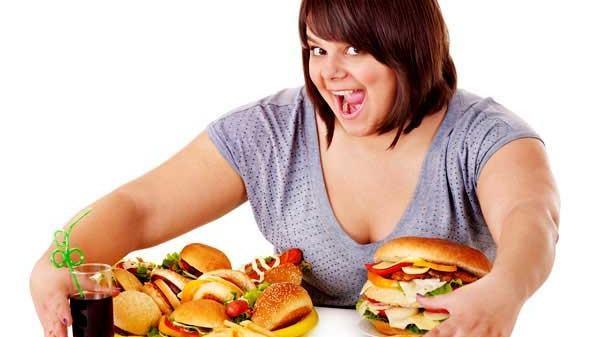 7 عادات غذائية ليلية تسبب زيادة الوزن.. فاحذرها