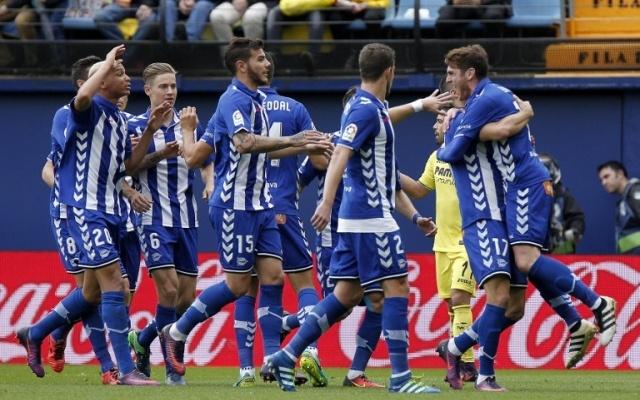 ألافيس يلتحق ببرشلونة في نهائي كأس ملك إسبانيا
