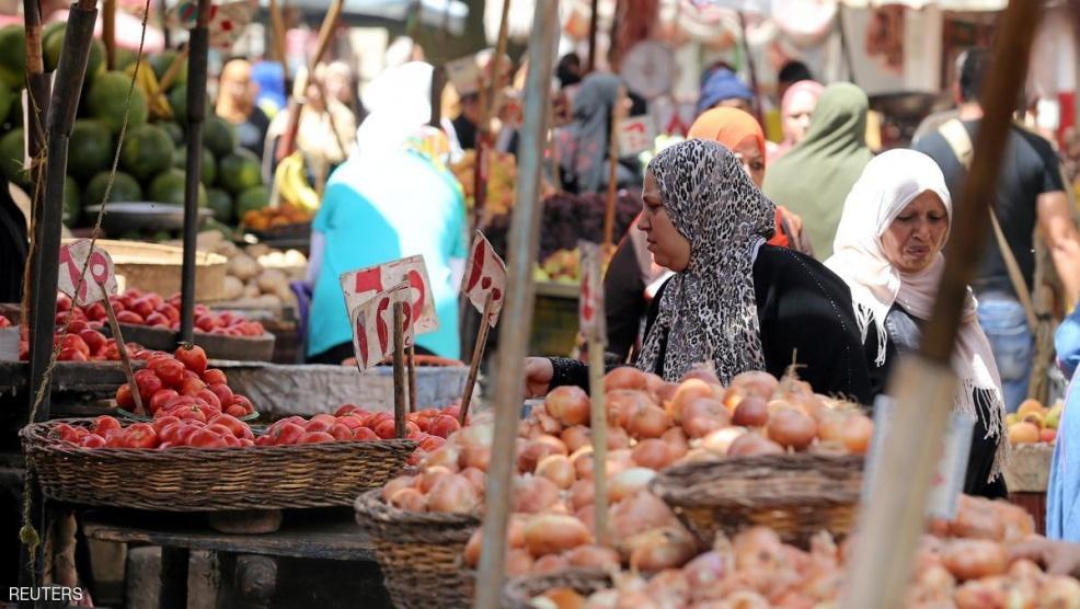 كيف انقلبت عادات المصريين الشرائية بتعويم الجنيه؟