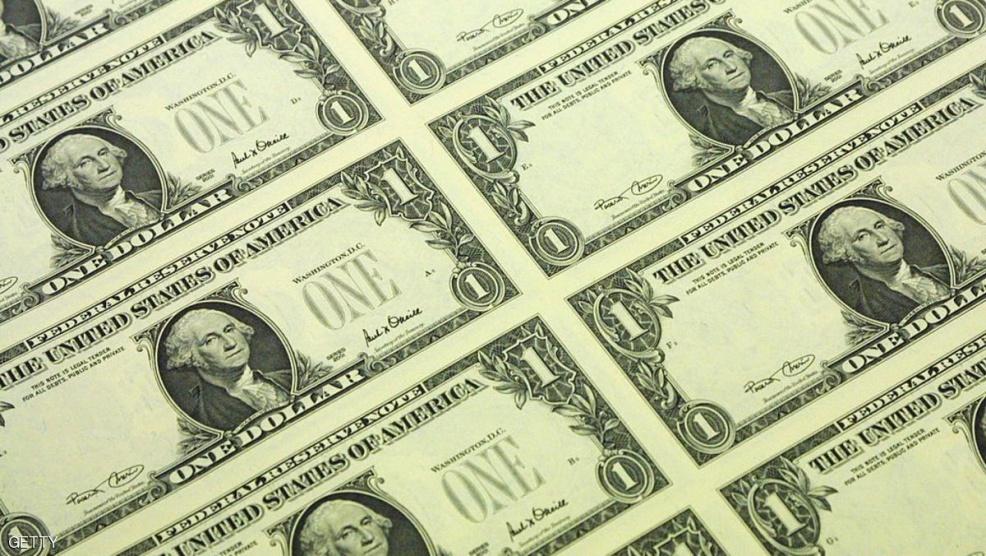 الدولار يهوي بسبب تعثر خطة