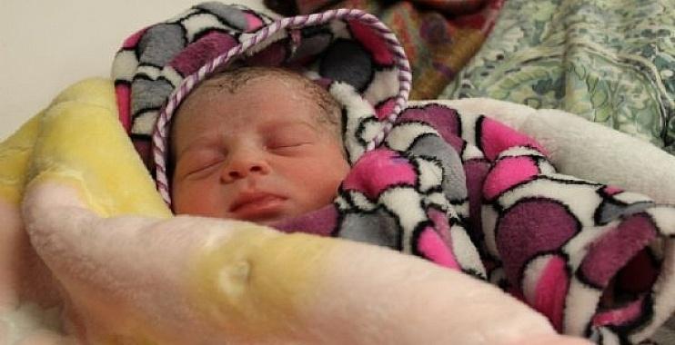 أسير يرزق بمولود للمرة الثانية عبر نطف مهربة