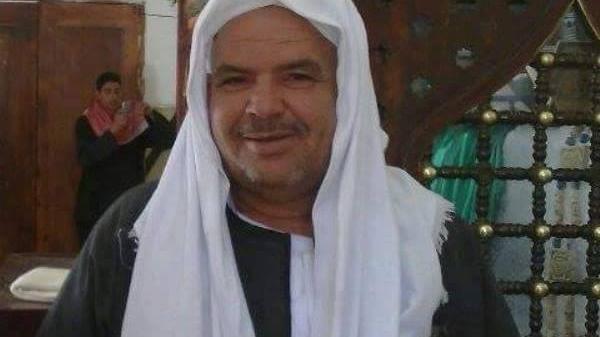 حادثة غريبة.. شيخ مصري مات منذ 35 يوما وعندما فتح أهله قبره اكتشفوا أنه توفي من ساعات !