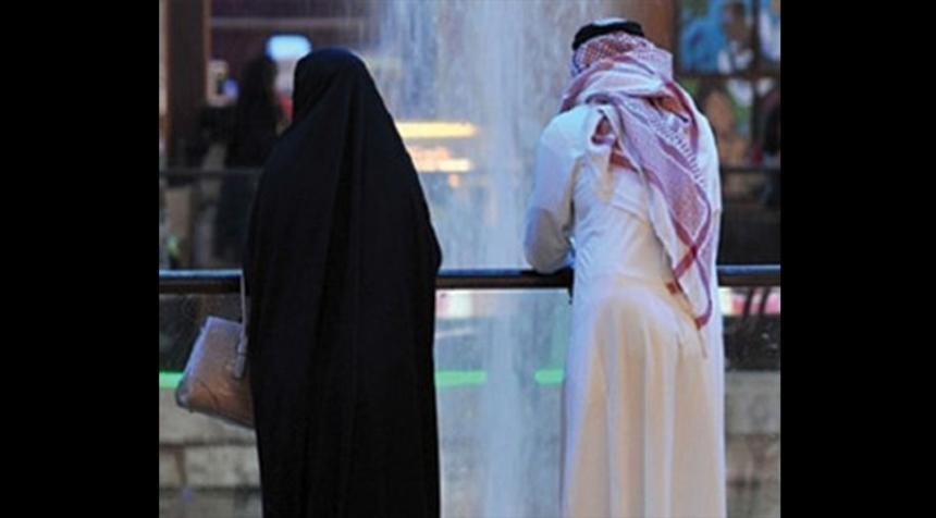 طلق زوجته بسبب انشغالها في تصوير الطعام وارساله لصديقاتها !