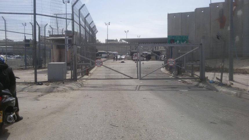 قوات الاحتلال تطلق النار على شابة في حاجز قلنديا بالقدس