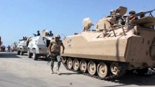مقتل واصابة 7 جنود مصريين بانفجار وسط سيناء