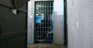 نقل الأسيرين المضربين أبو الليل ومطير إلى سجني 